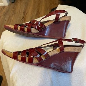 Kenneth Cole red wedges